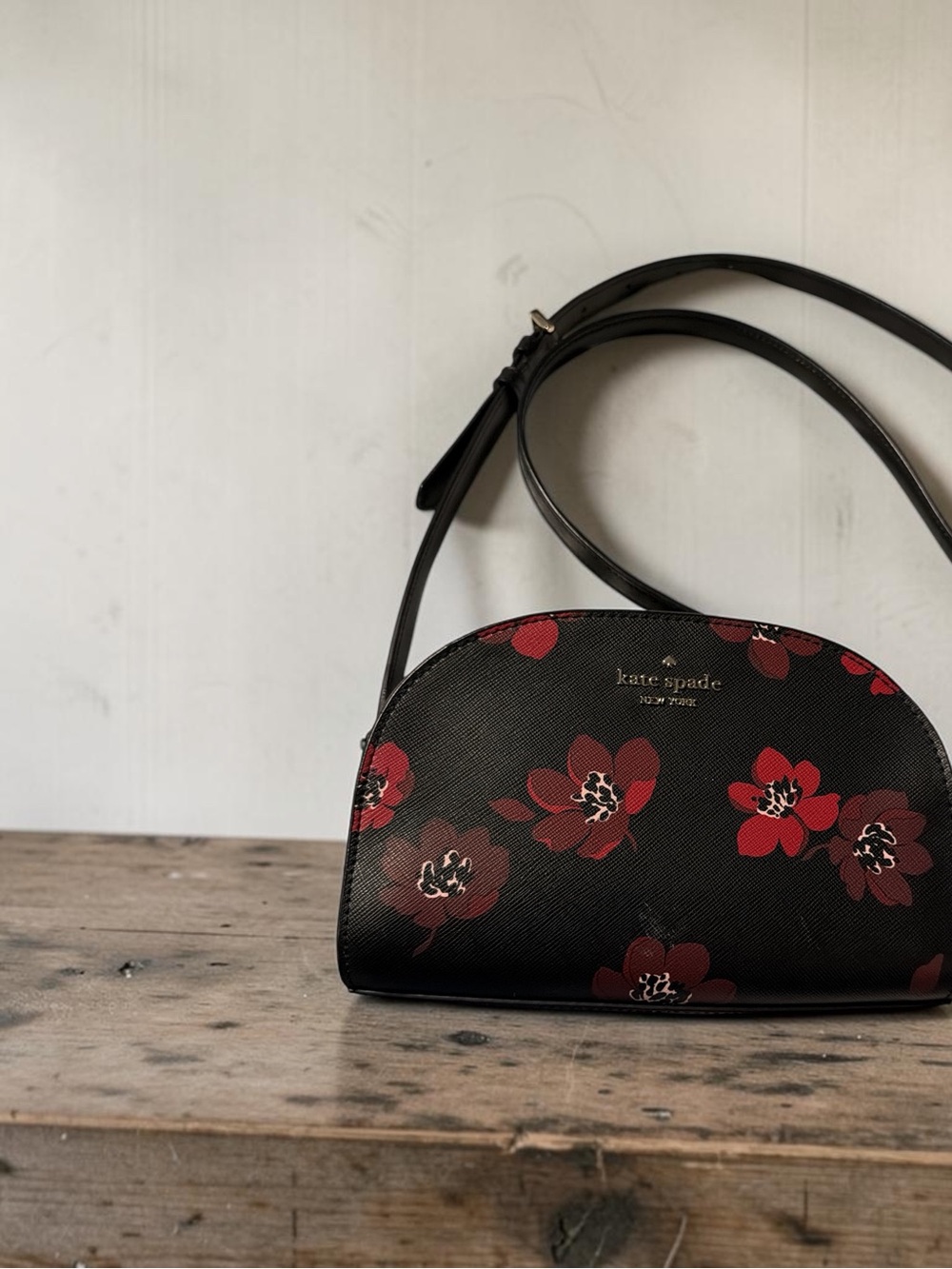 kate spade Crossbody “Poppy” Purse with Zipper Closure and Pockets inside for CC - Picture 9 of 9